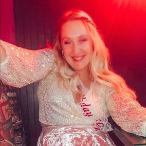 Large | Long-Sleeve | White Pearly Iridescent | Sequin | Sparkly | Crop-Top